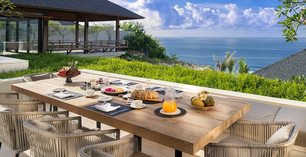 Sohamsa Estate - Villa Soham - Breakfast with a view